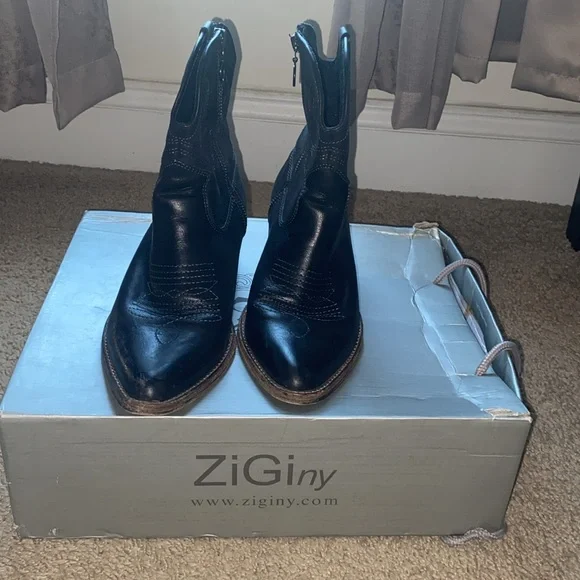 Cowgirl boots - Picture 2 of 3